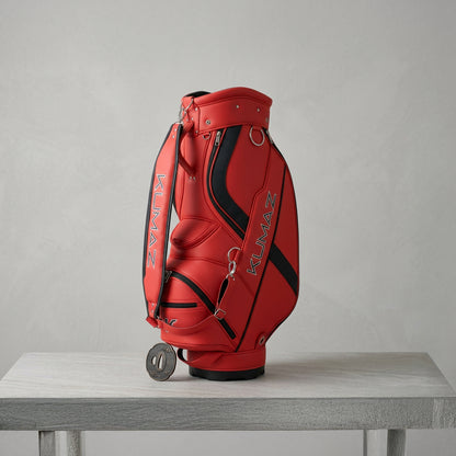 Bolsa de Golf Kumaz KGB01 Crimson Red sobre mesa